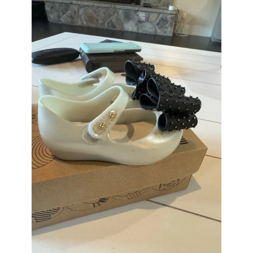 mini‎ melissa Girl's ULT Sweet VII BB Pearly White With Black Bow Gold Accents